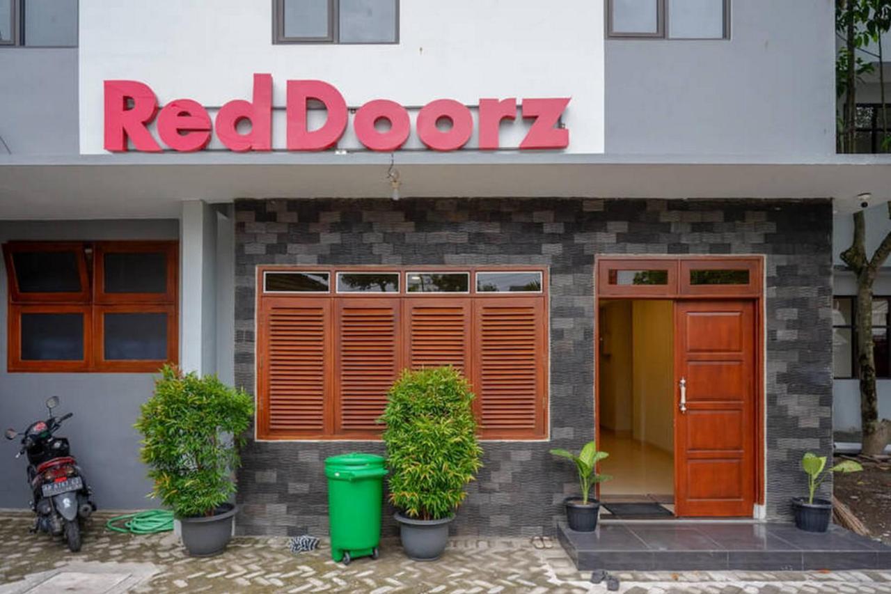 Reddoorz Plus Near Jogja City Mall 5 Hotel Yogyakarta Bagian luar foto